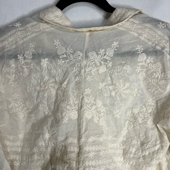 NWT - Solitaire Ivory Tonal Embroidered Button Down Top. Size Large - Picture 4 of 7